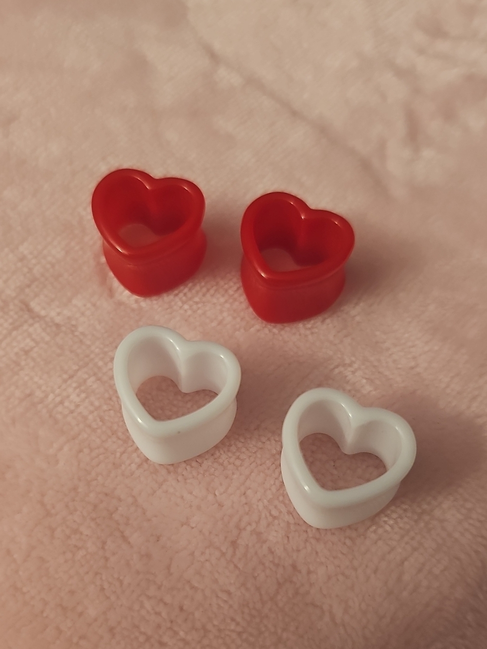 2 Pairs - Heart-Shaped Plug Set - Red & White
